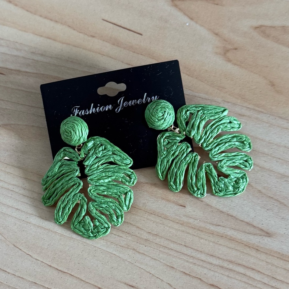 Green Leaf Earrings in raffia